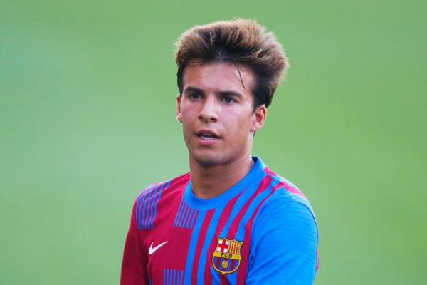 Image Riqui Puig เสร็จสิ้นการถ่ายโอนจากบาร์เซโลนาไปยัง LA Galaxy